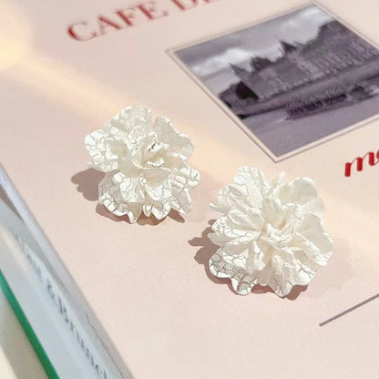 New Big White Flowers Stud Earrings for Women Personality Fashion Unique Design Brincos Wedding Jewelry Wholesale Birthday Gift