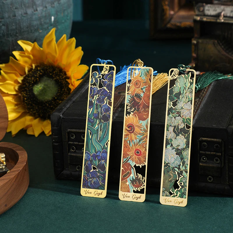 1 pc Retro Floral Painting Metal Bookmark Hollow Bronzing Bookmark With Tassel For Book Club Reader Writers Book Lovers Students