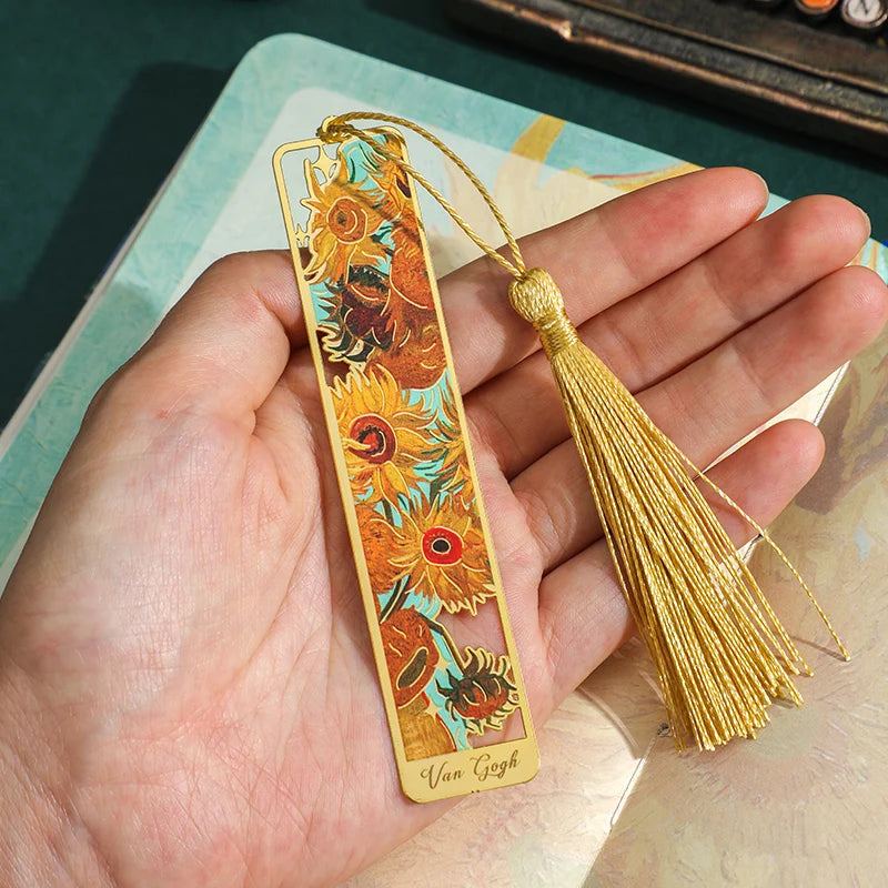 1 pc Retro Floral Painting Metal Bookmark Hollow Bronzing Bookmark With Tassel For Book Club Reader Writers Book Lovers Students