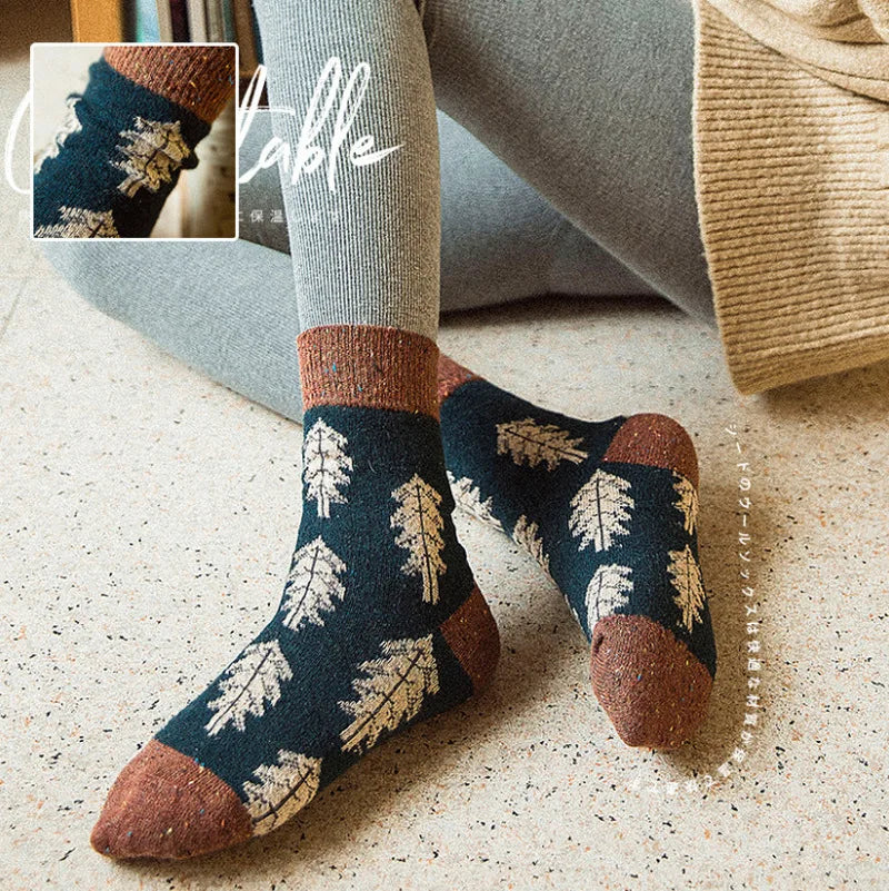 Japanese Style Autumn Winter Women Wool Socks Clay-colored Chiffon Ladies Warm Socks with Christmas Tree Thickened 134